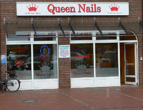 Queen Nails Frontansicht